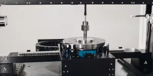 ZeroTouch utilise un capteur confocal pour inspecter l'intérieur d'un engrenage.