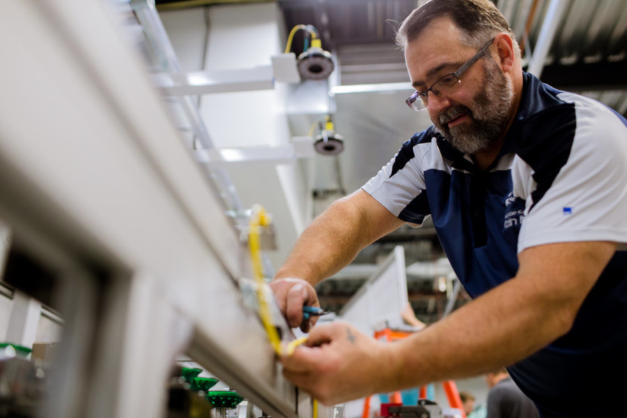 Unsere erstklassigen Ingenieure bringen jahrelange Erfahrung und Expertise mit den modernsten Materialien und Prozessen mit.